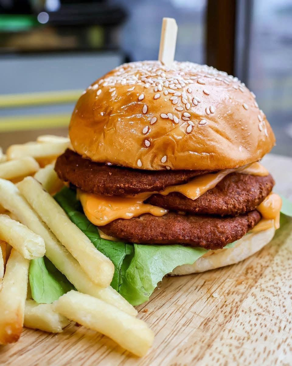 Triplu Cheeseburger de Pui