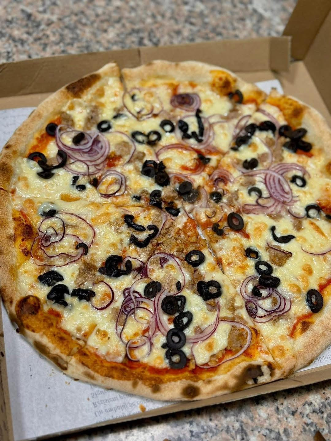 Pizza tonno